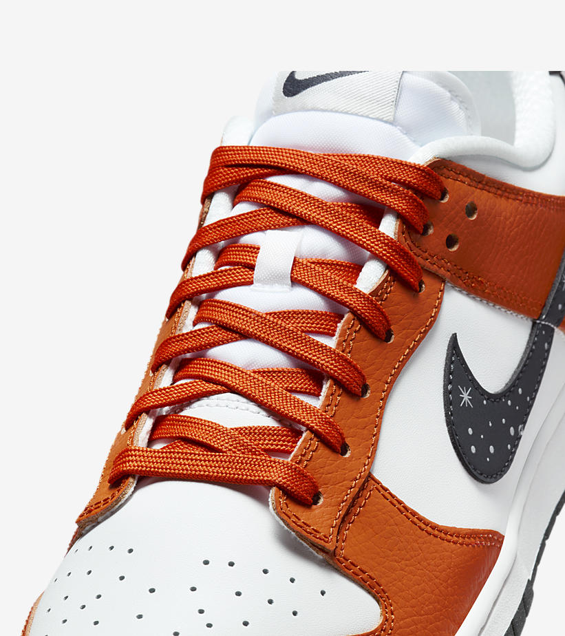 海外 12/19 発売予定！ナイキ ダンク ロー “スターリースウッシュ/キャンプファイヤオレンジ” (NIKE DUNK LOW “Starry Swoosh/Campfire Orange”) [FV6909-800]