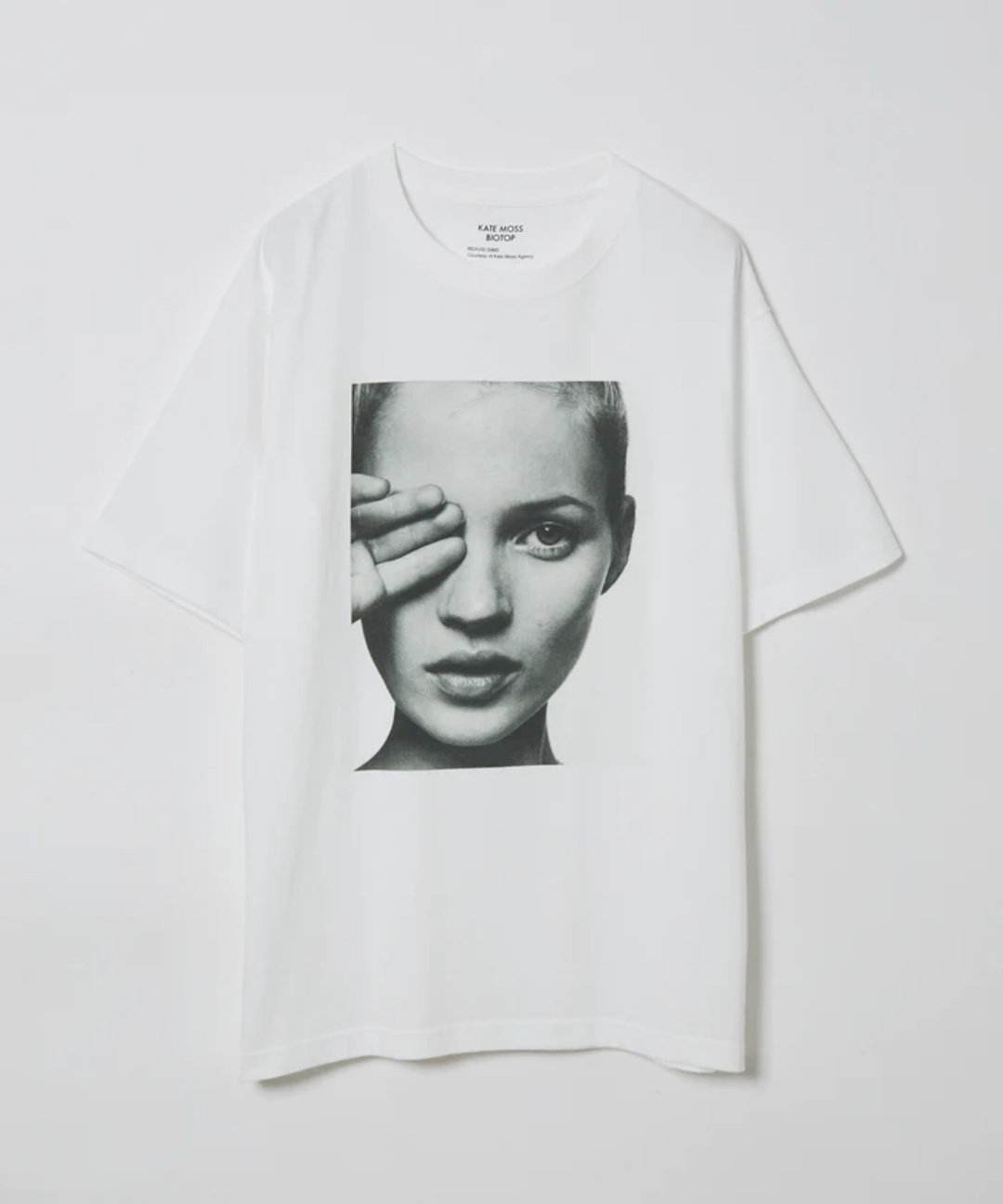 「Kate moss/ケイト・モス」をプリントしたBIOTOP “KateMoss by David Sims” TEEが予約販売 (ビオトープ)