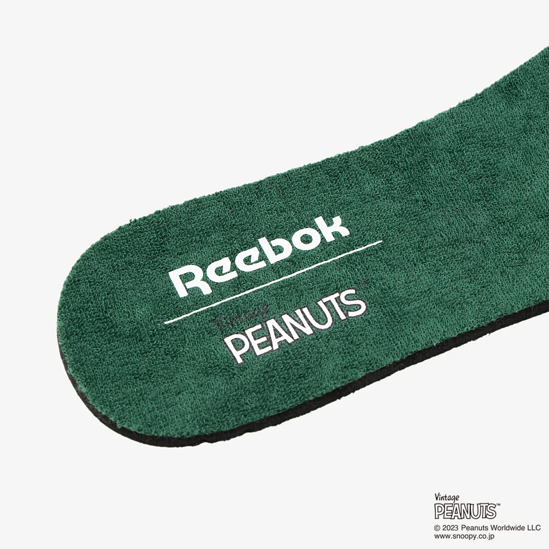 リーボック × ピーナッツ コラボ CLUB C 85 VINTAGEが国内 9/15 発売 (REEBOK PEANUTS CLUB C 85 VINTAGE) [RE1759BU36984]