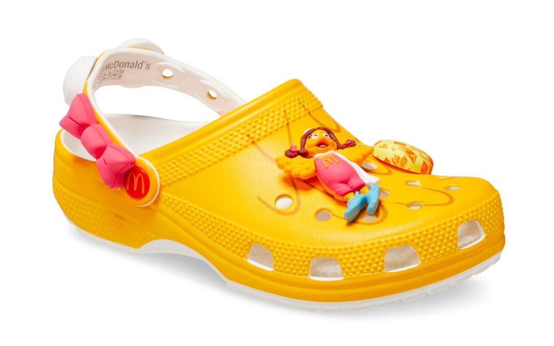 マクドナルド × クロックス コラボレーションが国内 11/8 発売 (McDonald’s Crocs Classic Clog)