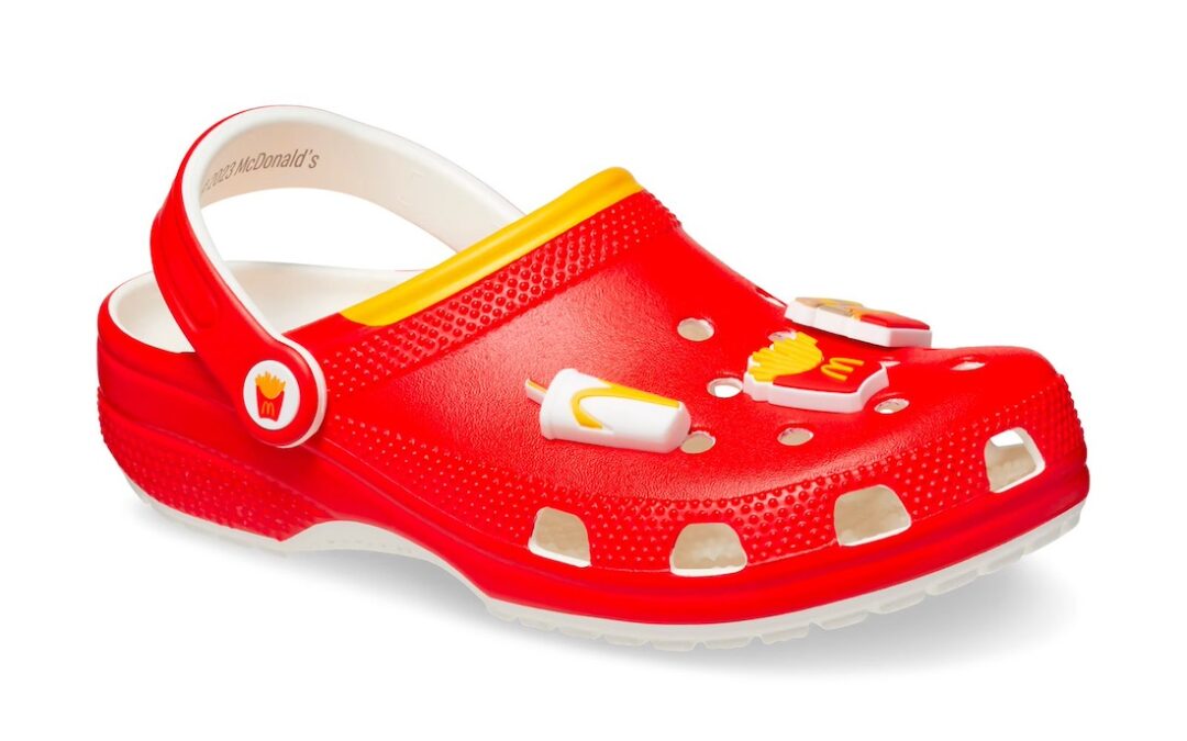 マクドナルド × クロックス コラボレーションが国内 11/8 発売 (McDonald’s Crocs Classic Clog)