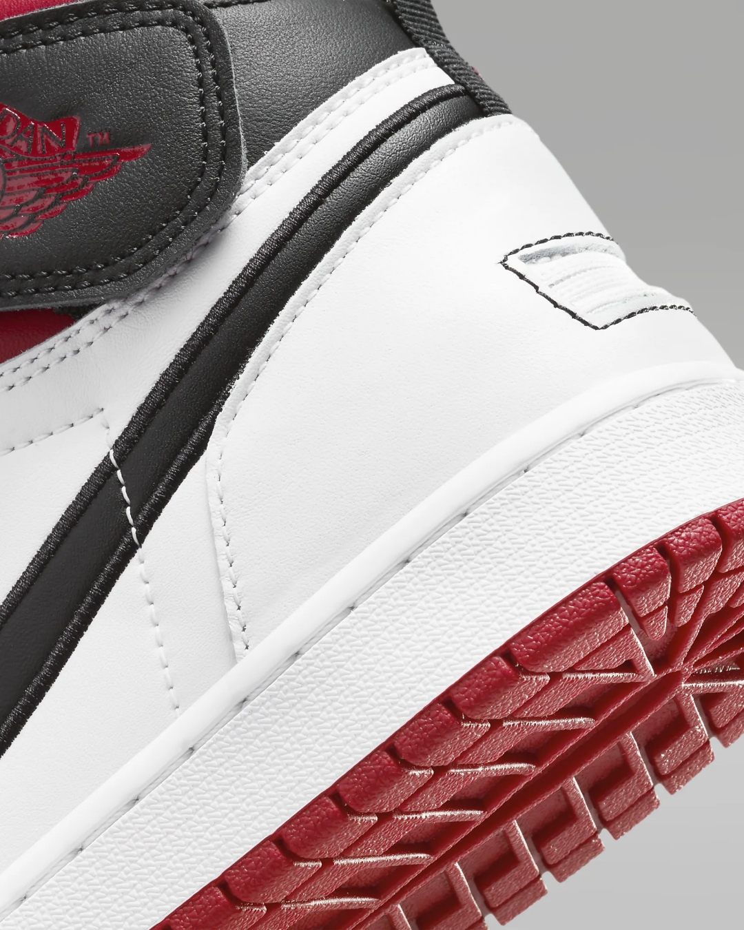 【国内 10/22 発売】ナイキ エア ジョーダン 1 ハイ “ホワイト/ジムレッド/ブラック” (NIKE AIR JORDAN 1 HIGH FLYEASE “White/Gym Red/Black”) [CQ3835-106]