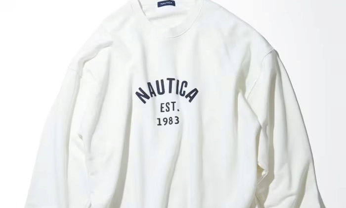 「NAUTICA/ノーティカ」から象徴的なフェルトアーチロゴを配置した”Felt Patch Arch Logo Crewneck Sweatshirt”が発売！