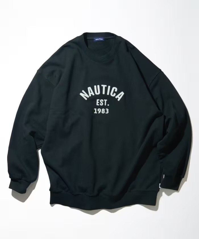 「NAUTICA/ノーティカ」から象徴的なフェルトアーチロゴを配置した”Felt Patch Arch Logo Crewneck Sweatshirt”が発売！