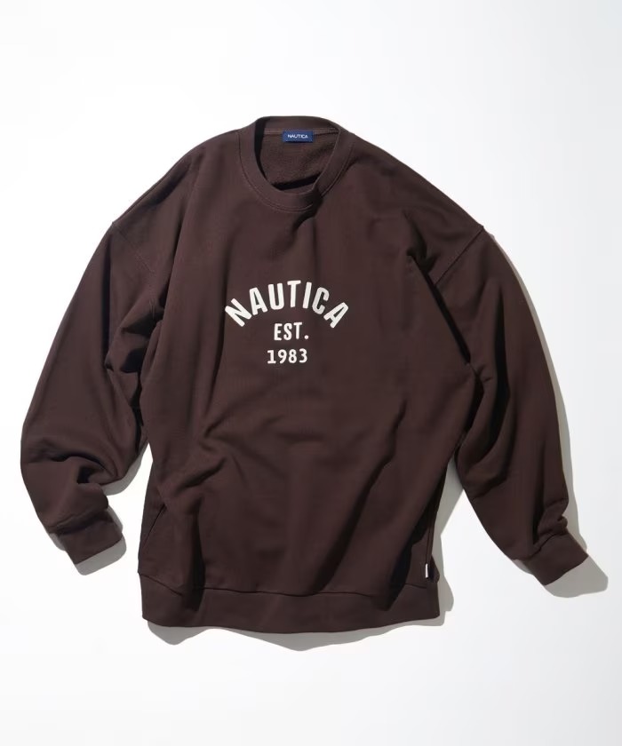 「NAUTICA/ノーティカ」から象徴的なフェルトアーチロゴを配置した”Felt Patch Arch Logo Crewneck Sweatshirt”が発売！