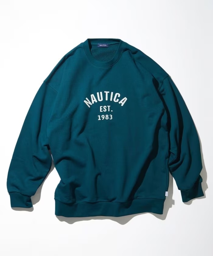 「NAUTICA/ノーティカ」から象徴的なフェルトアーチロゴを配置した”Felt Patch Arch Logo Crewneck Sweatshirt”が発売！