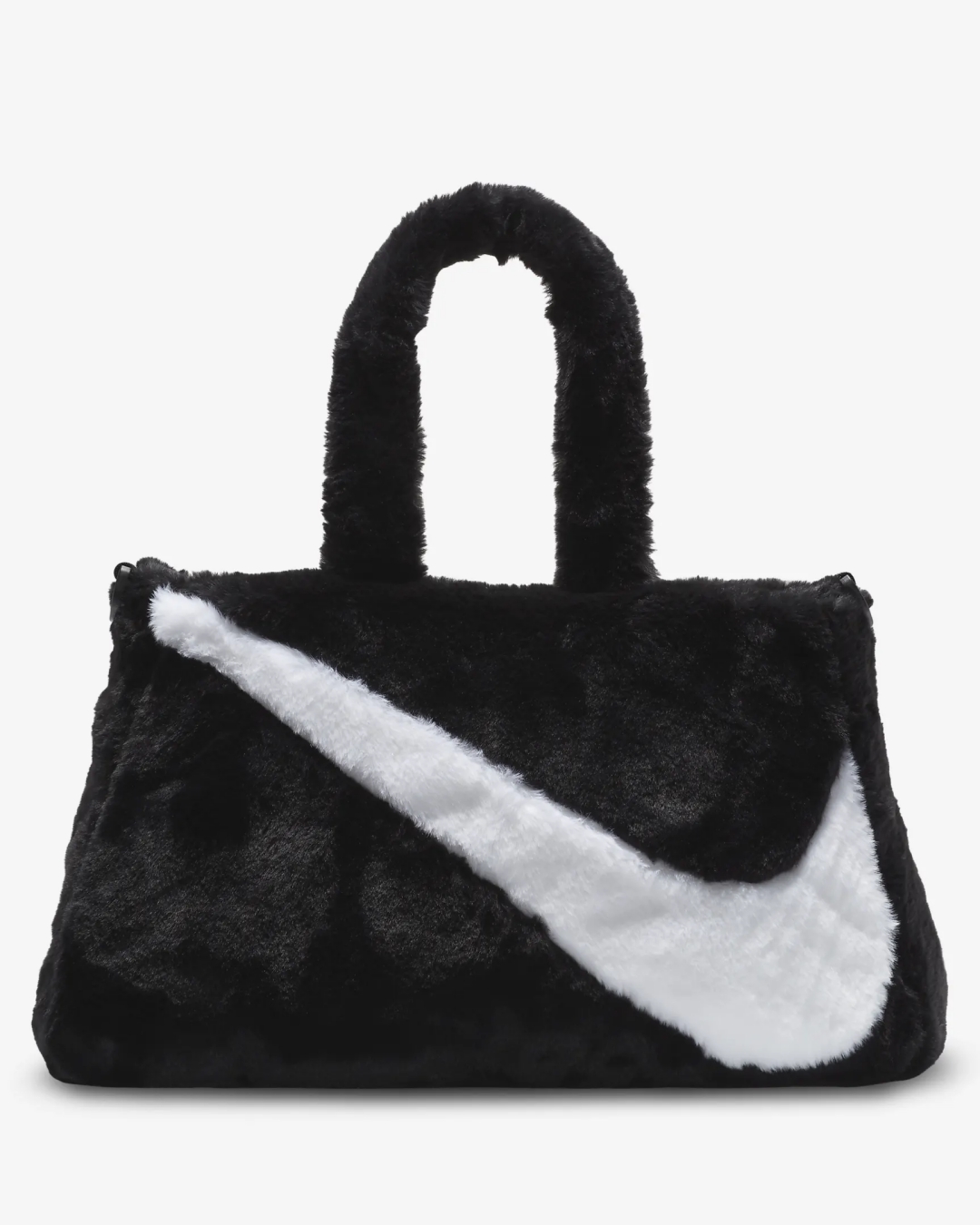 【国内 10/23 発売】スウッシュを大胆に配置した「ナイキ スポーツウェア フェイクファートート “Black/White”」 (NIKE NSW Faux Fur Tote) [FB3050-010]