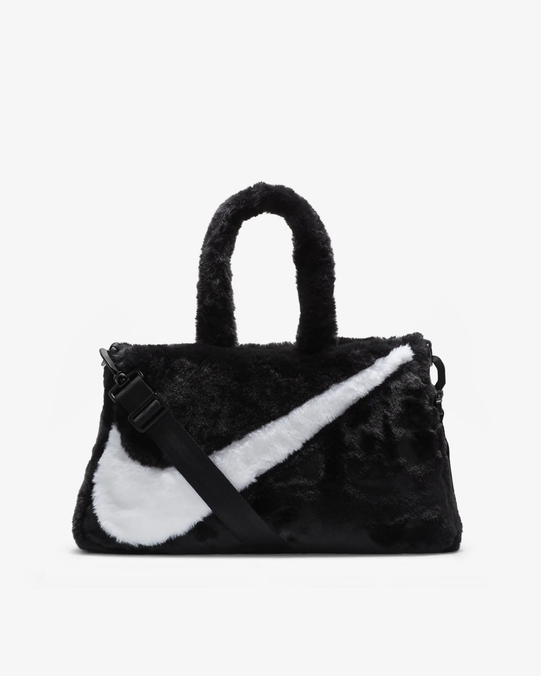 【国内 10/23 発売】スウッシュを大胆に配置した「ナイキ スポーツウェア フェイクファートート “Black/White”」 (NIKE NSW Faux Fur Tote) [FB3050-010]