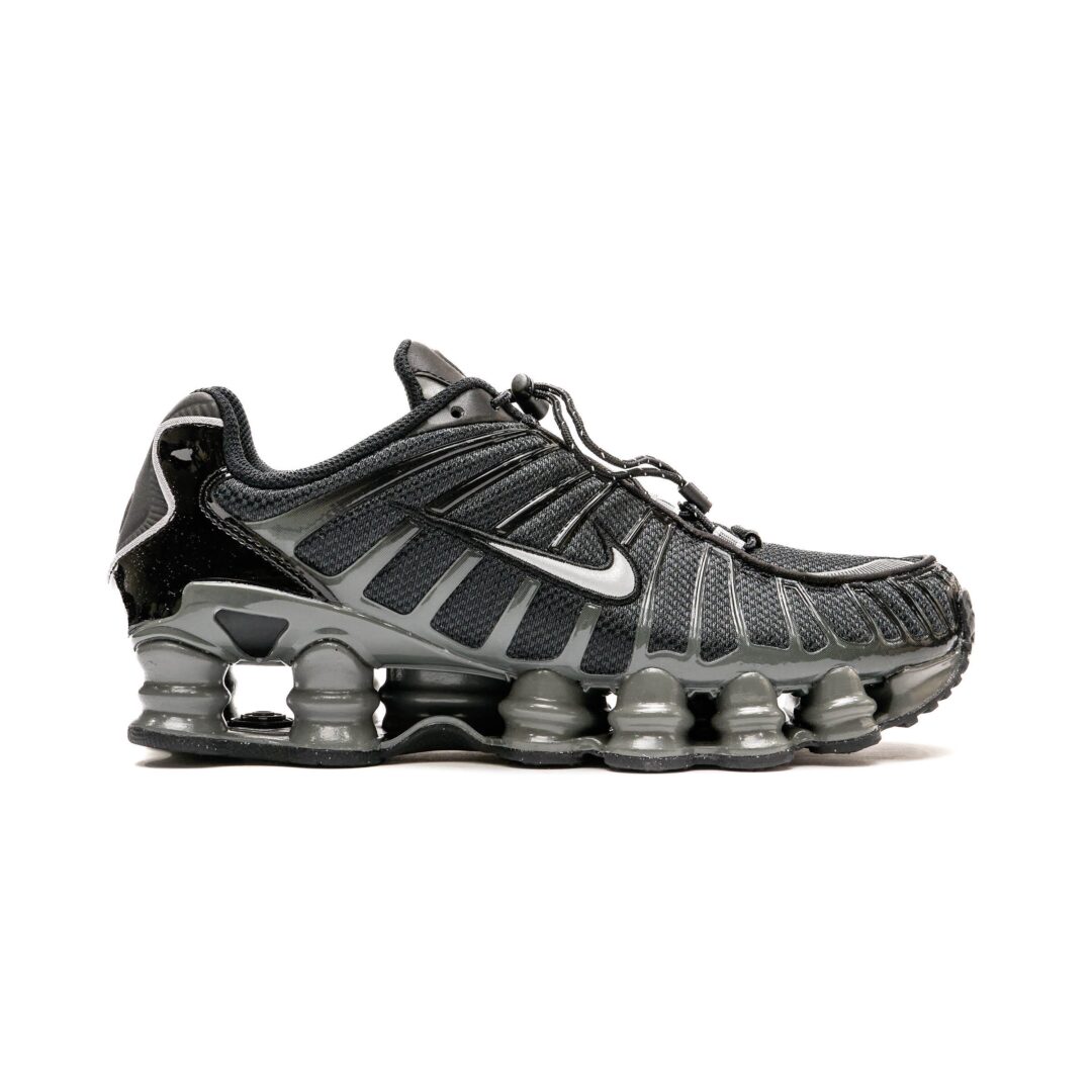 【国内 11/8 発売】ナイキ ウィメンズ ショックス TL “ブラック/メタリックシルバー/アイアングレー” (NIKE WMNS SHOX TL “Black/Metallic Silver/Iron Grey”) [FV0939-001]