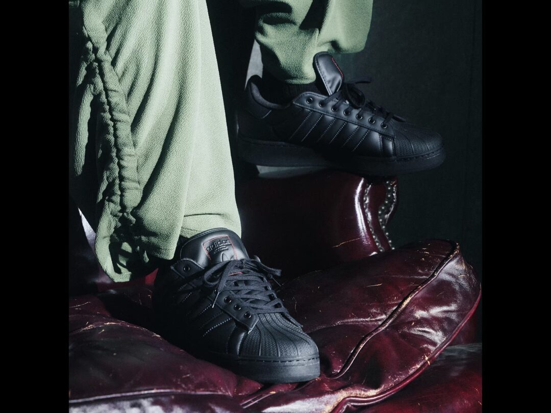 【国内 10/21 発売】atmos × adidas Originals SUPERSTAR XLG “Black” (アトモス アディダス オリジナルス スーパースター “ブラック”) [IF6290]