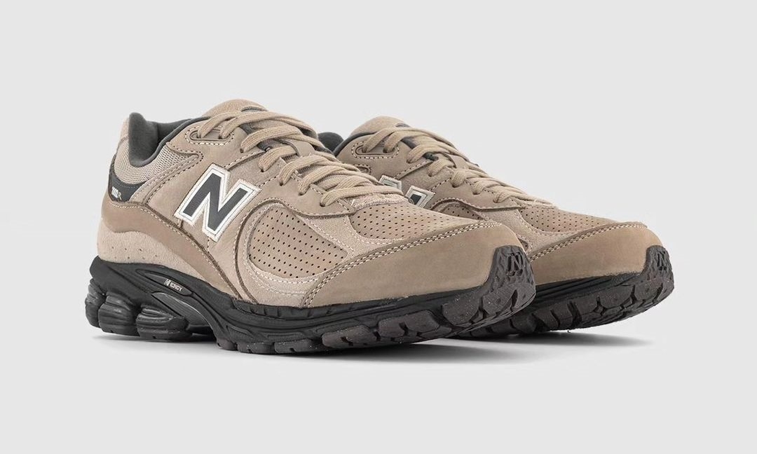 海外発売！New Balance M2002 REG “Driftwood/Black” (ニューバランス)