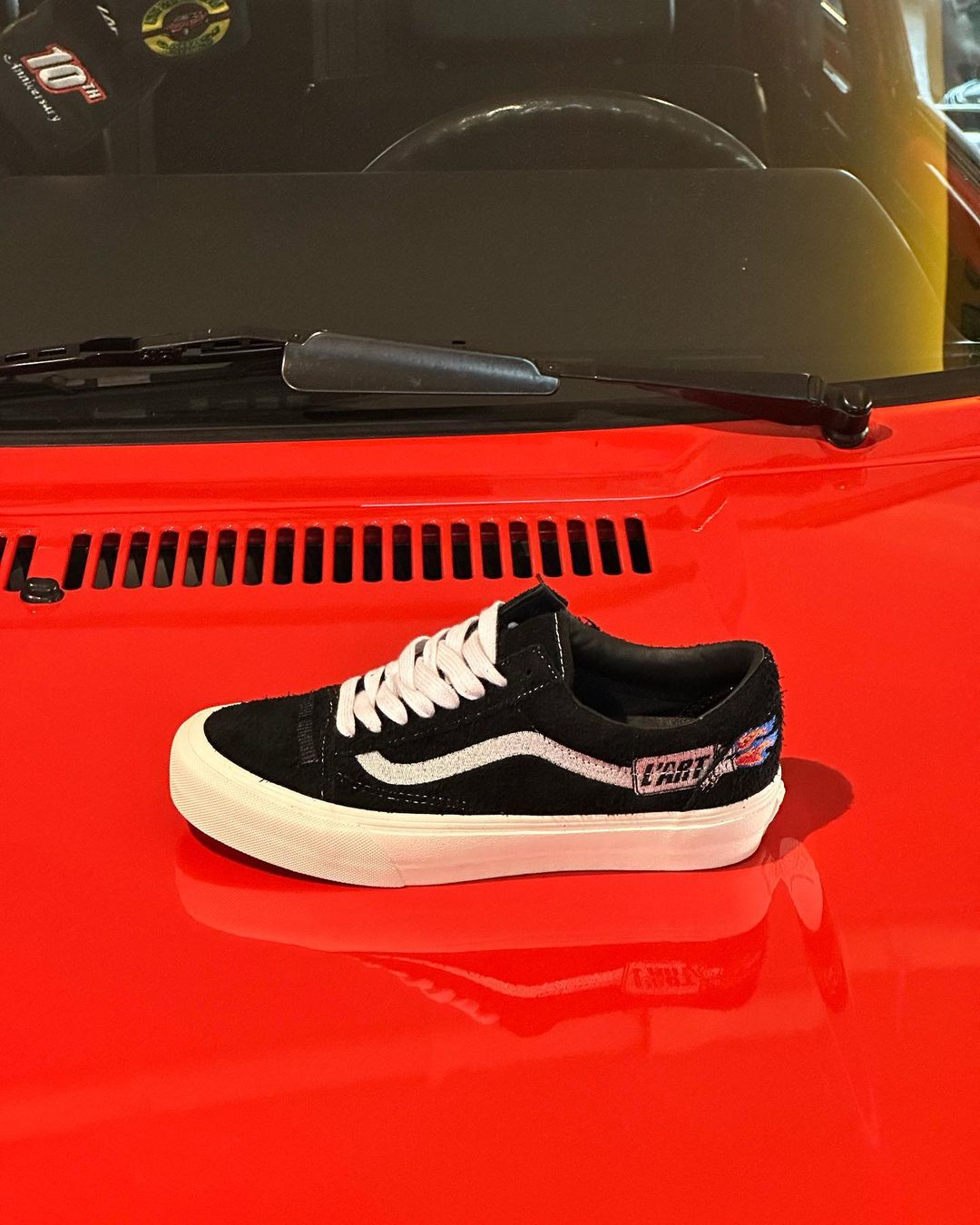 海外発売！VANS × KAR / L’ART DE L’AUTOMOBILE コラボ 第3弾 OLD SKOOL “Black” (バンズ カー / ラート ド ロートモービル)