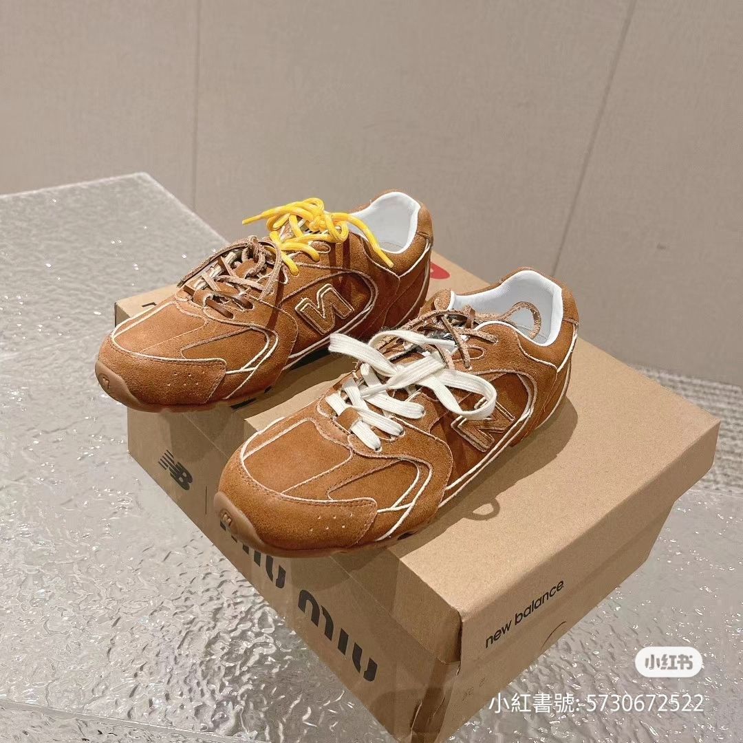 【2024年 2/22 先行、2/27 一般発売】MIU MIU × New Balance 530 SL (ミュウミュウ ニューバランス)