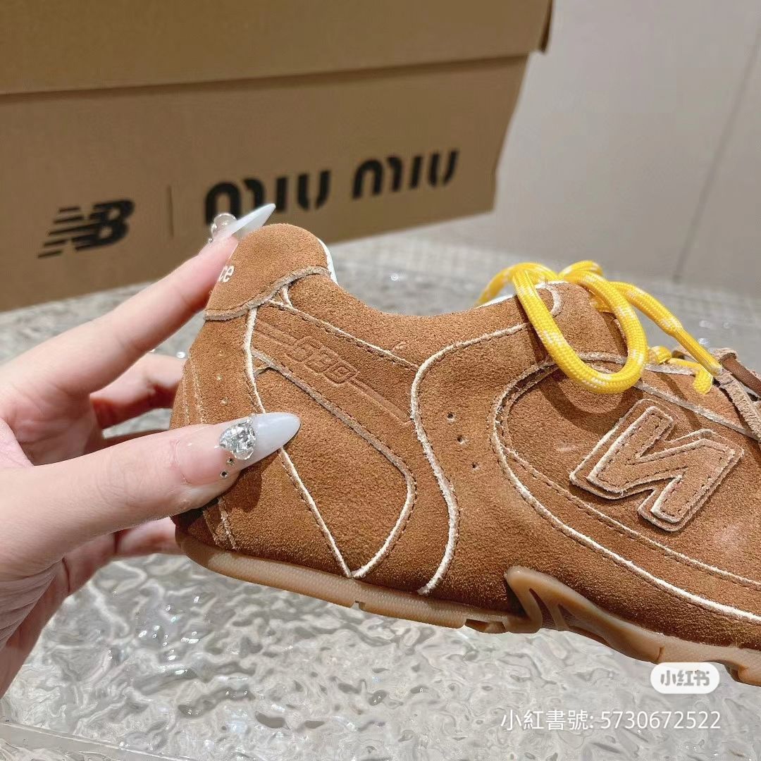 【2024年 2/22 先行、2/27 一般発売】MIU MIU × New Balance 530 SL (ミュウミュウ ニューバランス)