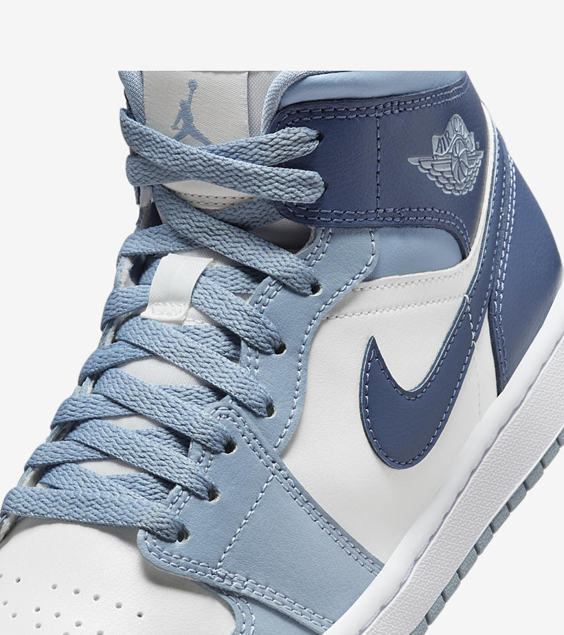 【2024年 2/28 発売】ナイキ ウィメンズ エア ジョーダン 1 ミッド “ホワイト/ブルー” (NIKE WMNS AIR JORDAN 1 MID “White/Blue”) [BQ6472-140]