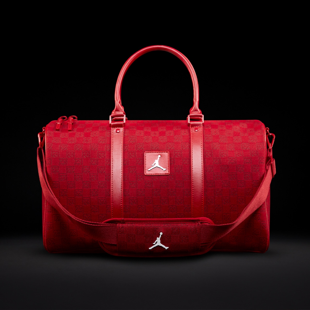 23のレッドカラーモノグラムを基調とした「JORDAN BRAND MONOGRAM BAG