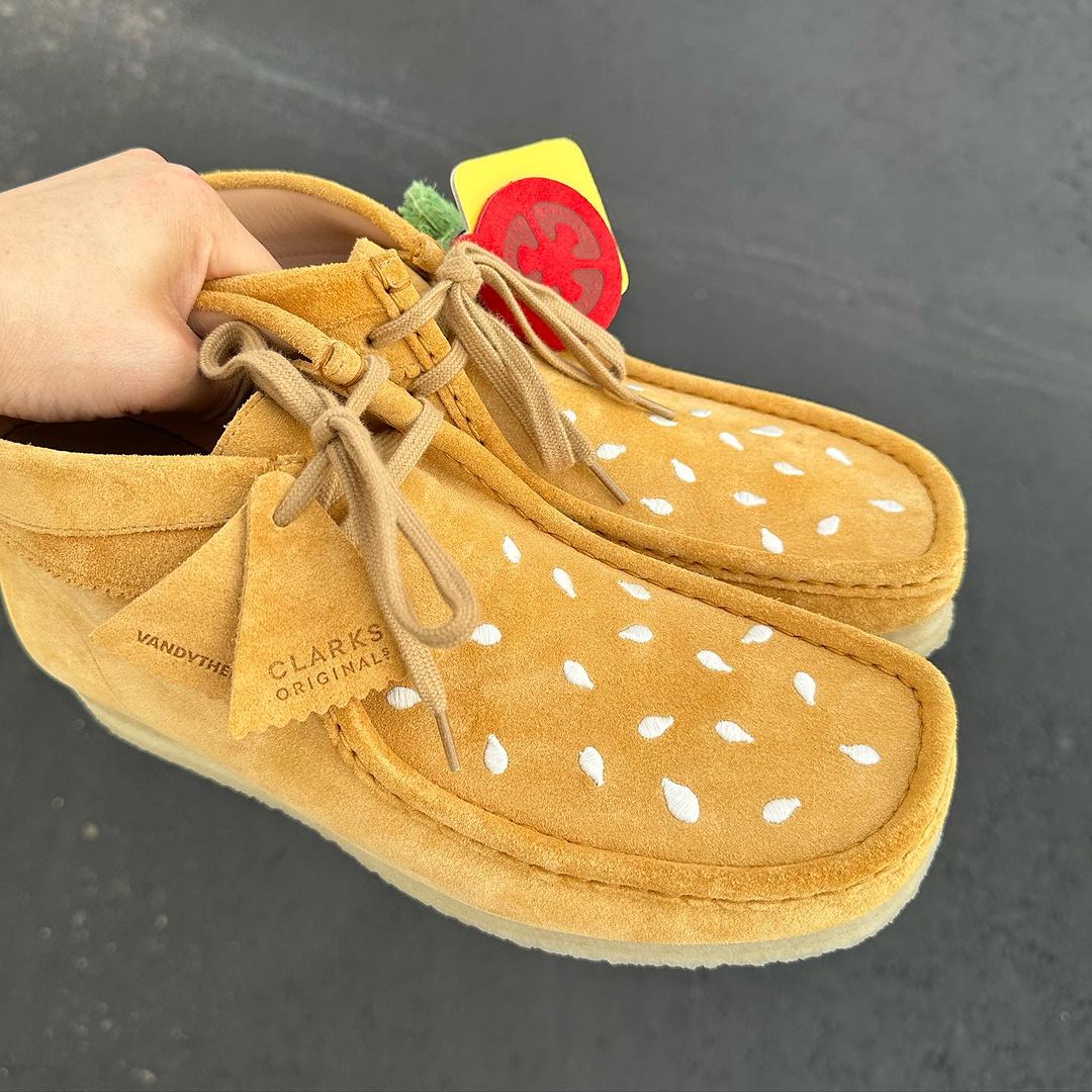 【発売中】「ハンバーガー」をテーマとした Clarks Originals x VANDY THE PINK Wallabee Boot (クラークス ヴァンディー・ザ・ピンク ワラビー)