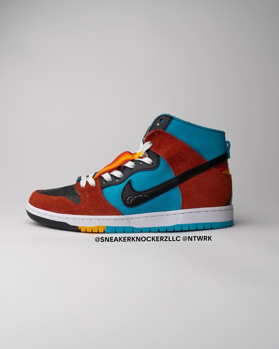 【2024年 6/1 発売】DiOrr Greenwood x NIKE SB DUNK HIGH (ディオール グリーンウッド ナイキ SB ダンク ハイ) [FQ1775-400]