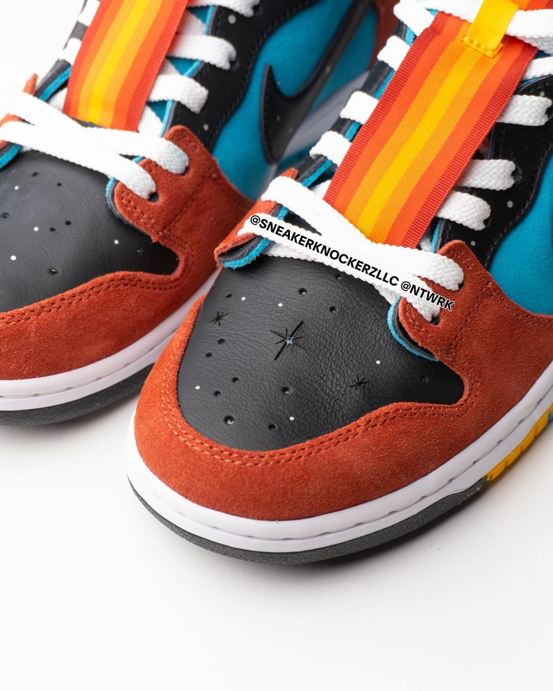 【2024年 6/1 発売】DiOrr Greenwood x NIKE SB DUNK HIGH (ディオール グリーンウッド ナイキ SB ダンク ハイ) [FQ1775-400]