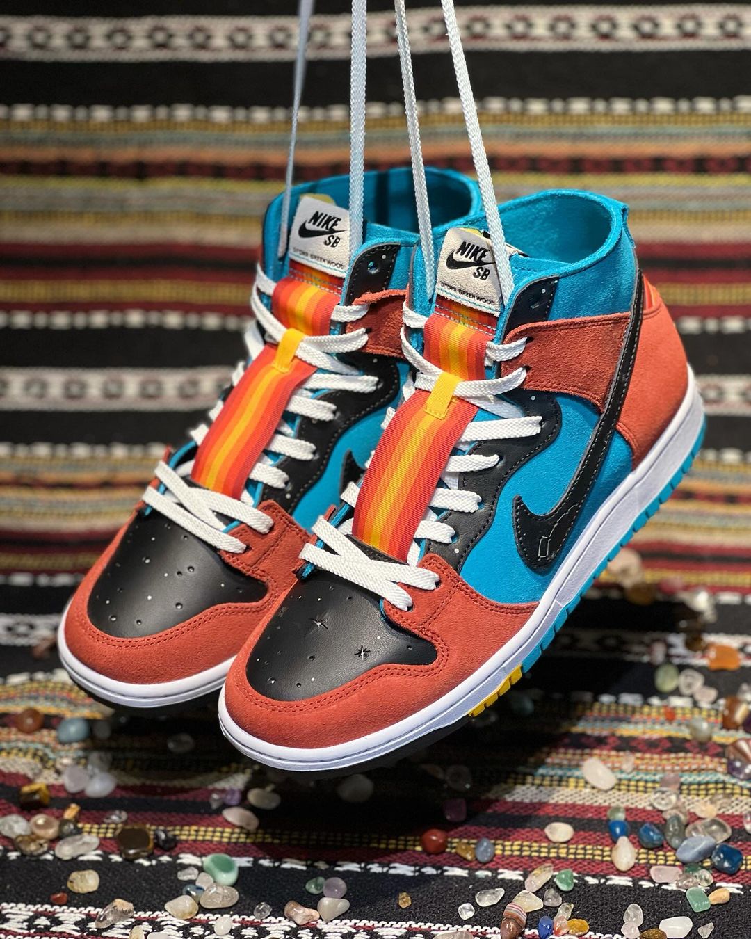 【2024年 4/13 発売】DiOrr Greenwood x NIKE SB DUNK HIGH (ディオール グリーンウッド ナイキ SB ダンク ハイ) [FQ1775-400]