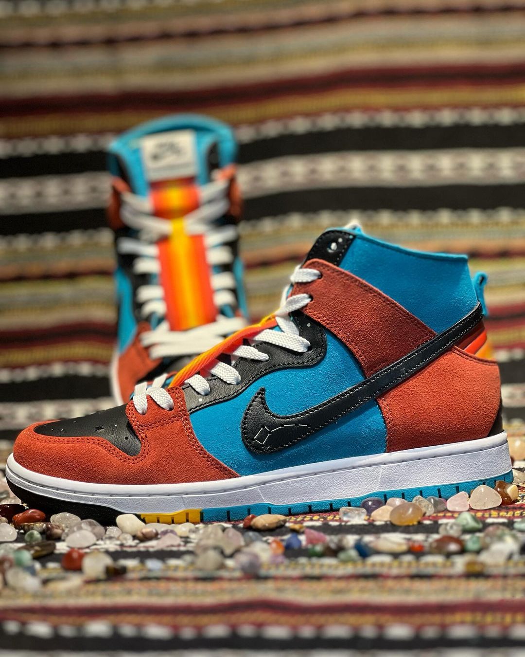 【2024年 6/1 発売】DiOrr Greenwood x NIKE SB DUNK HIGH (ディオール グリーンウッド ナイキ SB ダンク ハイ) [FQ1775-400]