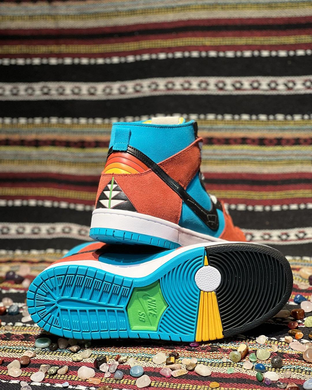 【2024年 6/1 発売】DiOrr Greenwood x NIKE SB DUNK HIGH (ディオール グリーンウッド ナイキ SB ダンク ハイ) [FQ1775-400]