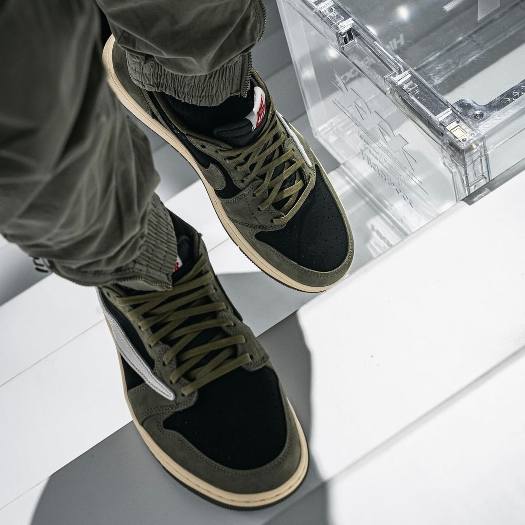 2024年 9/12 発売予定！トラビス・スコット × ナイキ エア ジョーダン 1 ロー OG “ブラック/オリーブ” (TRAVIS SCOTT NIKE AIR JORDAN 1 LOW OG “Black/Olive”) [DM7866-002]