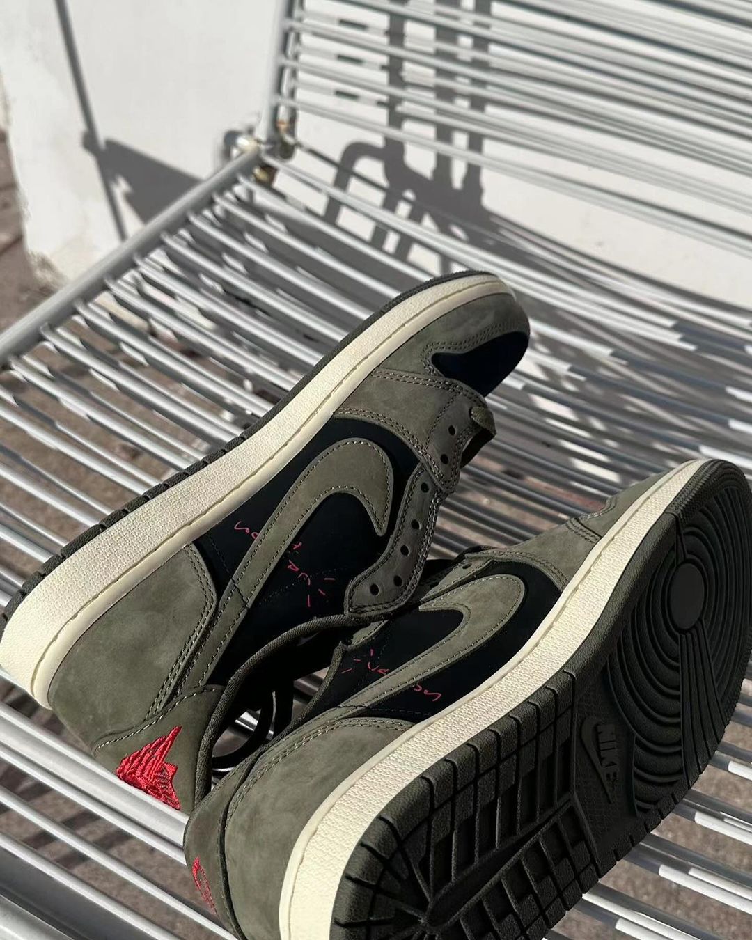 2024年 9/12 発売予定！トラビス・スコット × ナイキ エア ジョーダン 1 ロー OG “ブラック/オリーブ” (TRAVIS SCOTT NIKE AIR JORDAN 1 LOW OG “Black/Olive”) [DM7866-002]