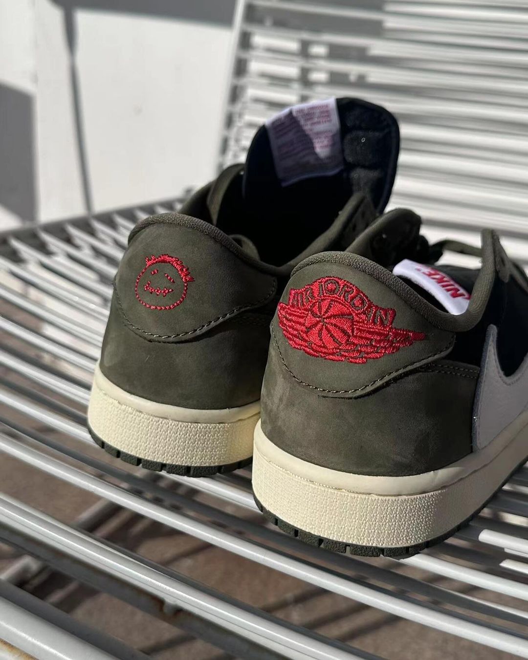 2024年 9/12 発売予定！トラビス・スコット × ナイキ エア ジョーダン 1 ロー OG “ブラック/オリーブ” (TRAVIS SCOTT NIKE AIR JORDAN 1 LOW OG “Black/Olive”) [DM7866-002]