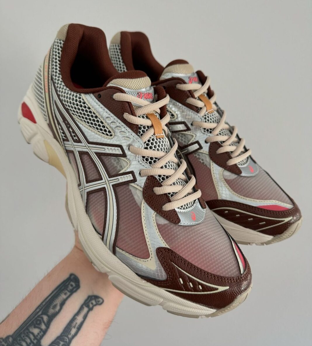【国内 2024年 8/3 発売】ABOVE THE CLOUDS × ASICS GT-2160 “Cream/Chocolate Brown” (アバーヴ ザ クラウズ アシックス) [1203A654.100]