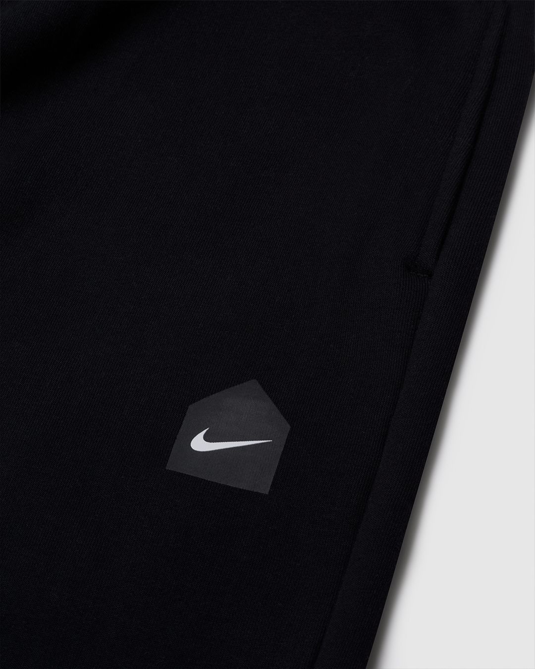 NIKE × DSM SPECIALS 最新コラボレーションが2023年 11/30から発売 (ナイキ ドーバーストリートマーケット)