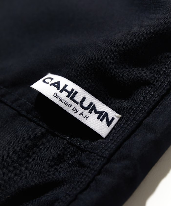ファッションディレクター 長谷川昭雄氏ディレクション「CAHLUMN/カウラム」から”Saxony Chain Stitch Gym Pant”が発売！