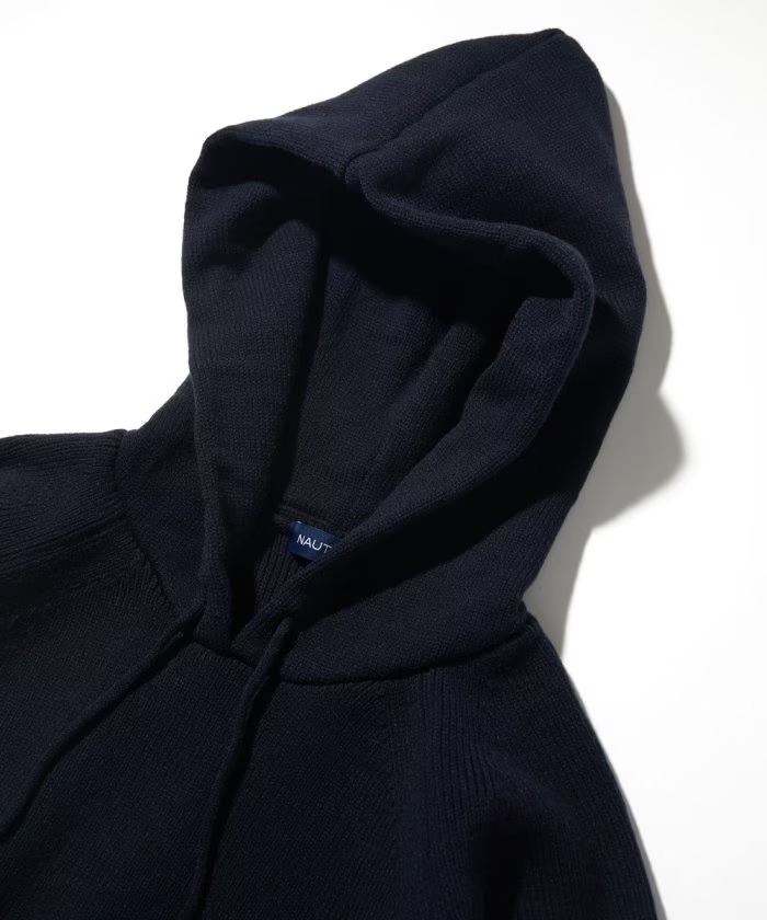 「NAUTICA/ノーティカ」からワンポイントアーチロゴのフーディ ”Small Patch Logo Hoodie Sweater”が発売！