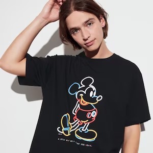 UNIQLO UT × ディズニーのトップクリエイターが描く「ミッキーマウス」TEE が1月中旬発売 (ユニクロ Disney Mickey Stands)