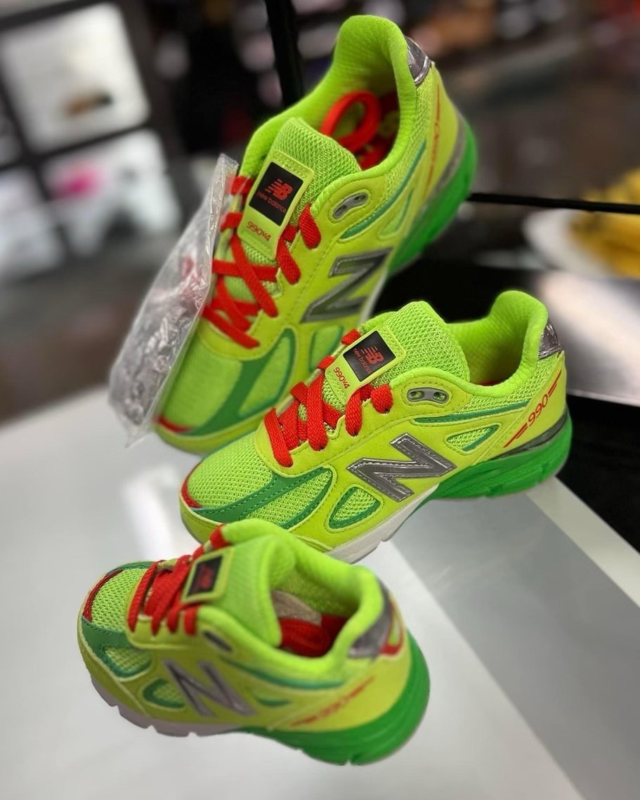 海外 11/27 発売！DTLR x New Balance 990v4 “Festive/Neon Yallow/Red” (ニューバランス)