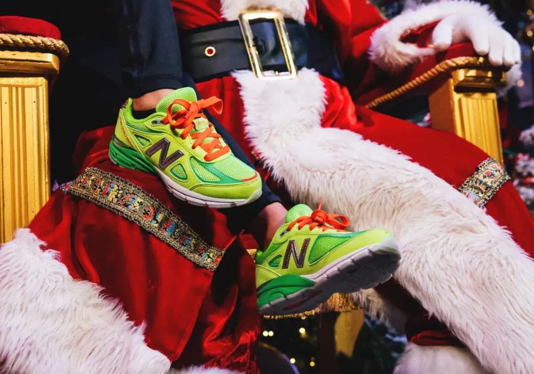 海外 11/27 発売！DTLR x New Balance 990v4 “Festive/Neon Yallow/Red” (ニューバランス)