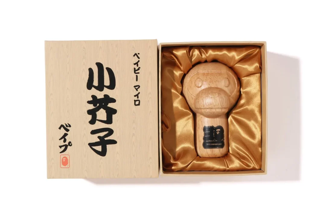 A BATHING APE 30周年を祝う日本の伝統的な図案文字“江戸文字”をポップアートに昇華させたアイテムが11/11から順次発売 (ア ベイシング エイプ)