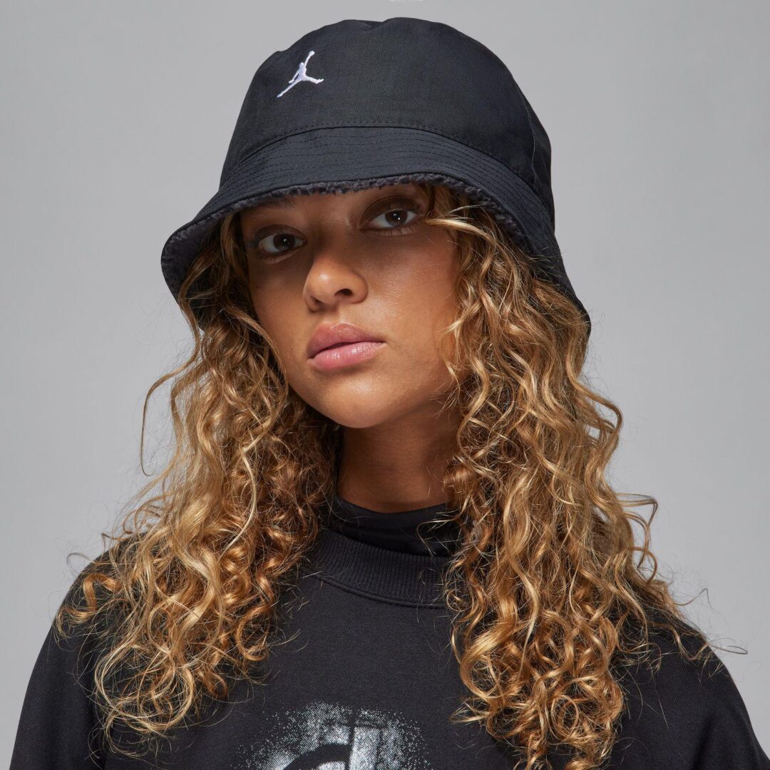 【国内 11/7 発売】ふわふわのフェイクファーを使用した「NIKE JORDAN BRAND U J SHERPA BUCKET」 (ナイキ ジョーダン シェルパ バケットハット) [FN4674-010/FN4674-133]