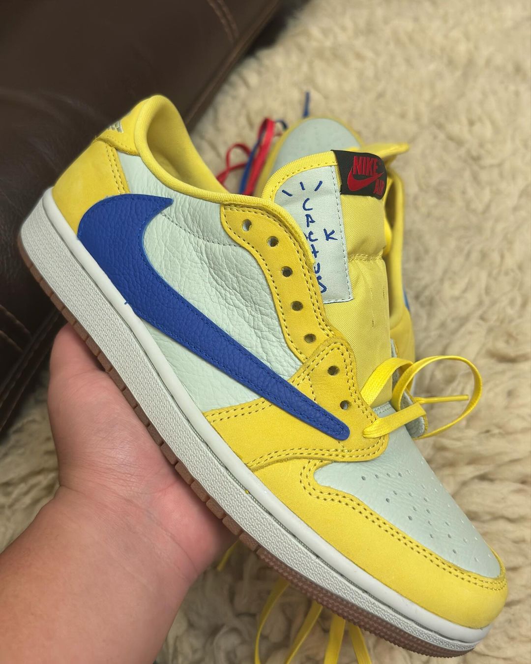 【2024年 5/25 発売】トラビス・スコット × ナイキ ウィメンズ エア ジョーダン 1 ロー OG SP “カナリアイエロー” (TRAVIS SCOTT NIKE WMNS AIR JORDAN 1 LOW OG SP “Canary”) [DZ4137-700]