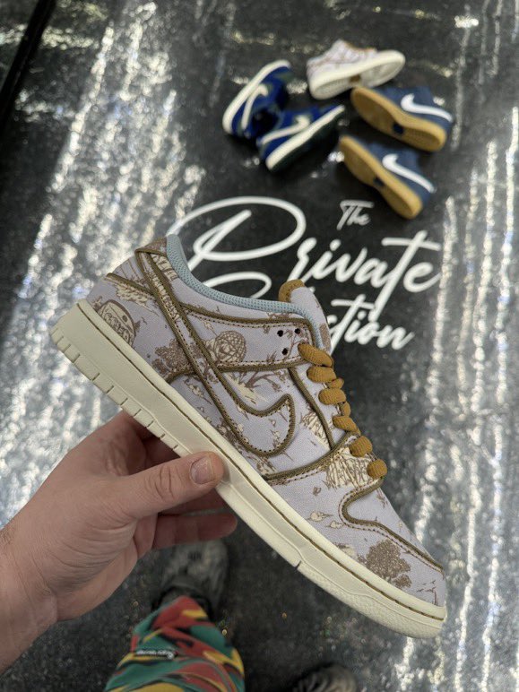 【2024年 5/17 発売】NIKE SB DUNK LOW PRO PREMIUM “Football Grey/Coconut Milk” (ナイキ エスビー ダンク ロー プロ プレミアム “フットボールグレー/ココナッツミルク”) [FN5880-001]