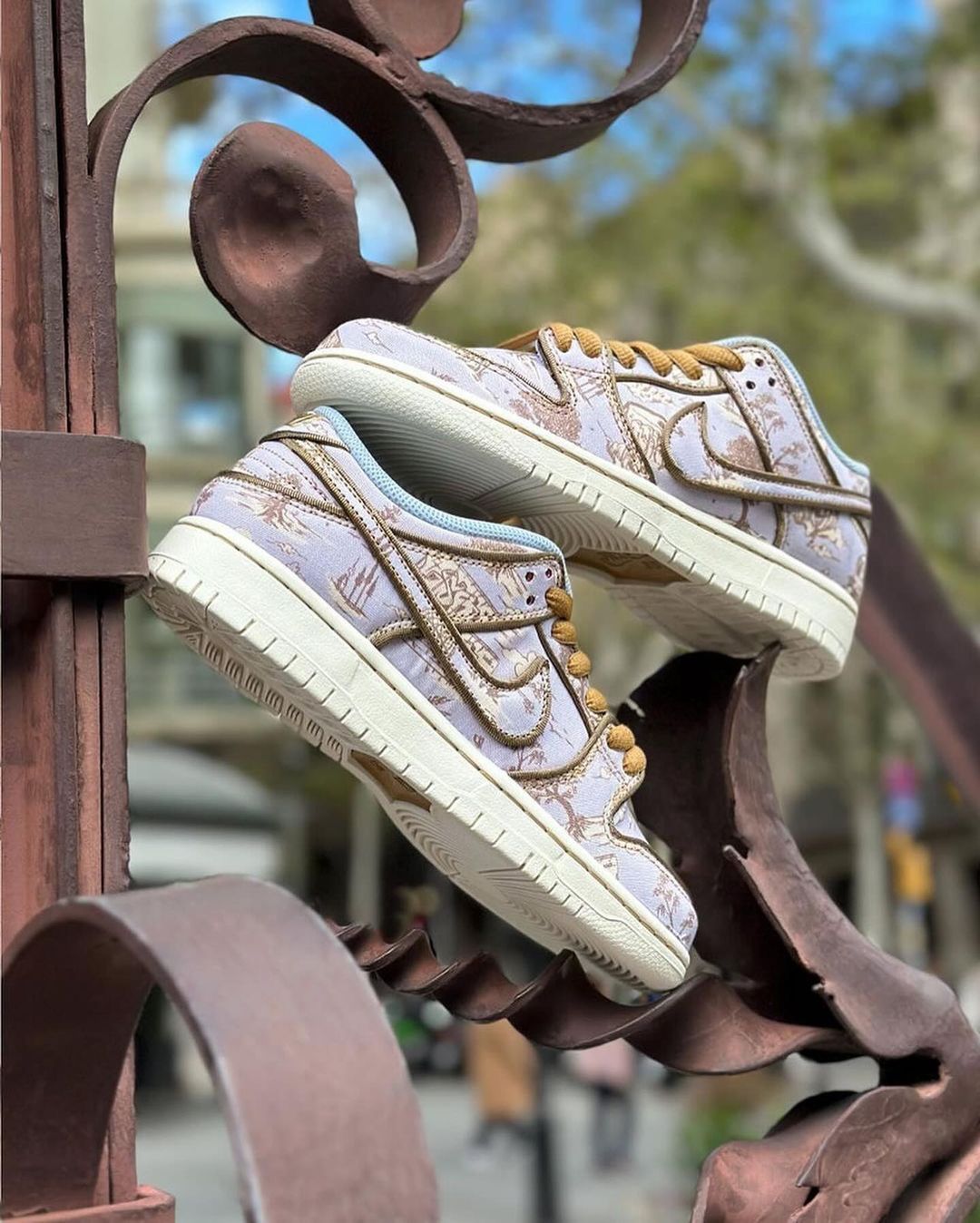 【2024年 5/17 発売】NIKE SB DUNK LOW PRO PREMIUM “Football Grey/Coconut Milk” (ナイキ エスビー ダンク ロー プロ プレミアム “フットボールグレー/ココナッツミルク”) [FN5880-001]