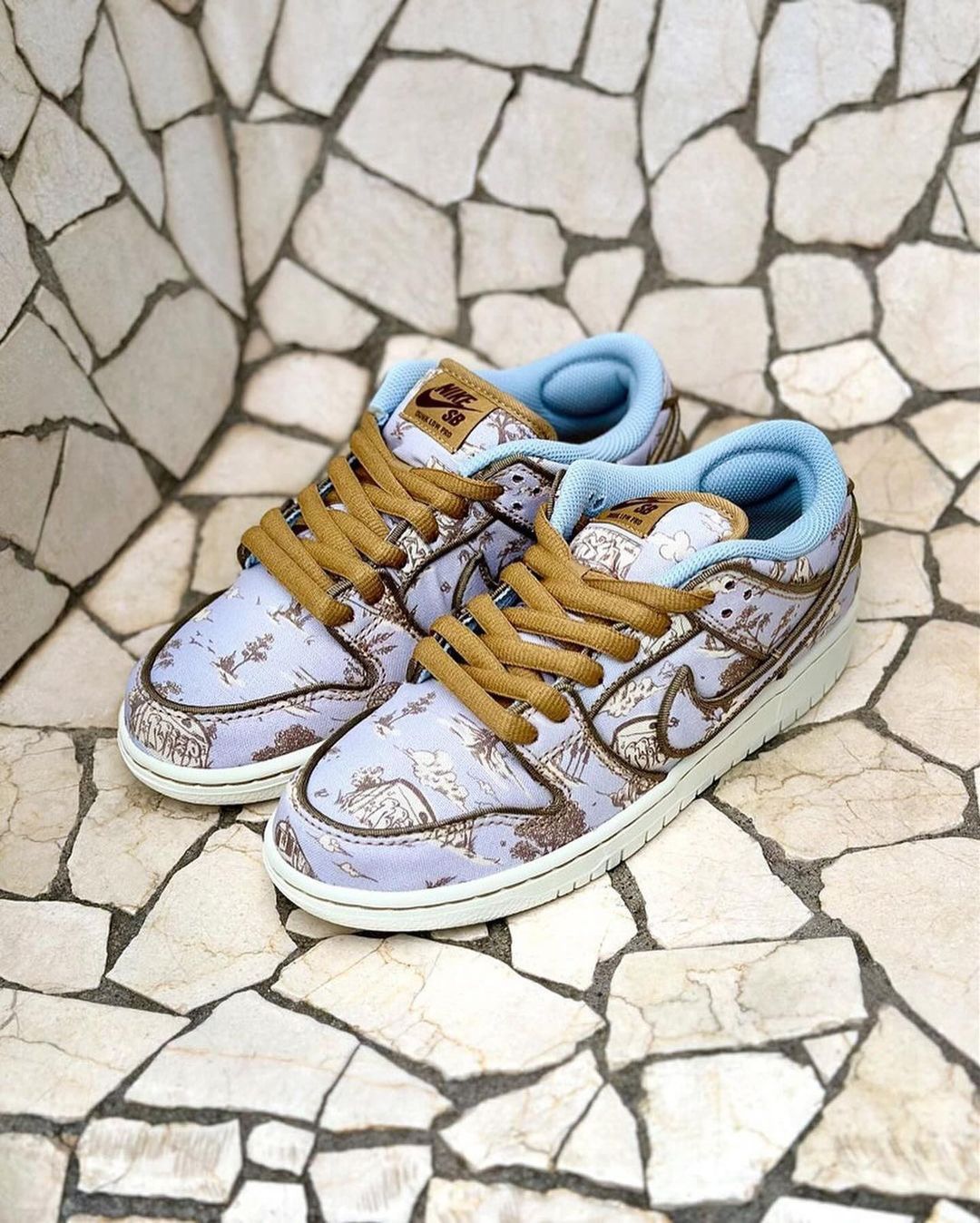 【2024年 5/17 発売】NIKE SB DUNK LOW PRO PREMIUM “Football Grey/Coconut Milk” (ナイキ エスビー ダンク ロー プロ プレミアム “フットボールグレー/ココナッツミルク”) [FN5880-001]