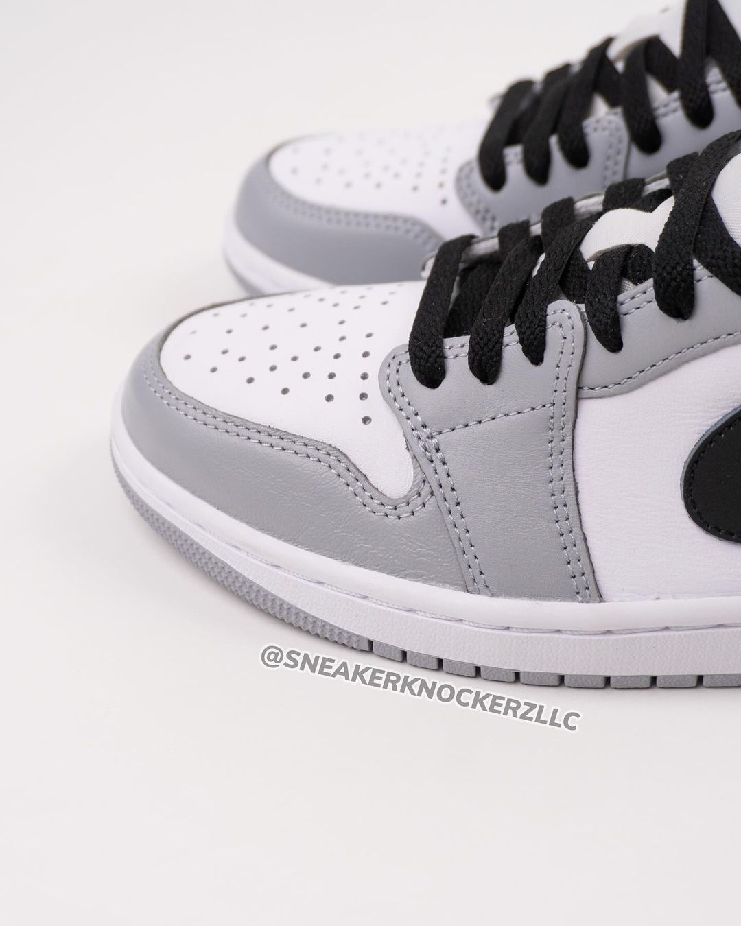【国内 2024年 8/24 発売】ナイキ エア ジョーダン 1 ロー OG “バロンズ/ウルフグレー” (NIKE AIR JORDAN 1 LOW OG “Barons/Wolf Grey”) [CZ0790-110]