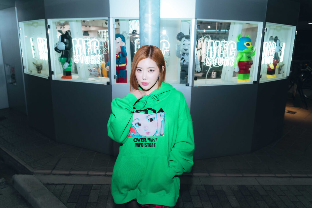 「MFC STORE」が「over print」と韓国出⾝の⼈気DJ「DJ SODA」とのトリプルコラボを2024年 1/2 発売 (エムエフシー ストア オーバープリント DJソダ)