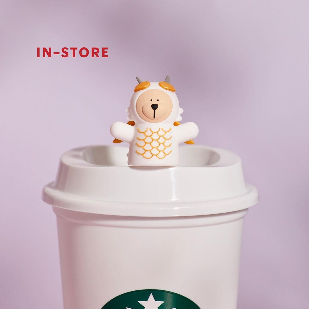 【スタバ 2024年】ほうじ茶もちっとミルクフラペチーノ & 新年を彩るグッズが12/26 から発売 (スターバックス STARBUCKS)