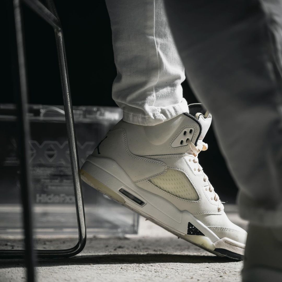 【2024年 8/10 発売】ナイキ エア ジョーダン 5 レトロ “ホワイト/ブラック” (NIKE AIR JORDAN 5 RETRO “White/Black”) [DD0587-110]