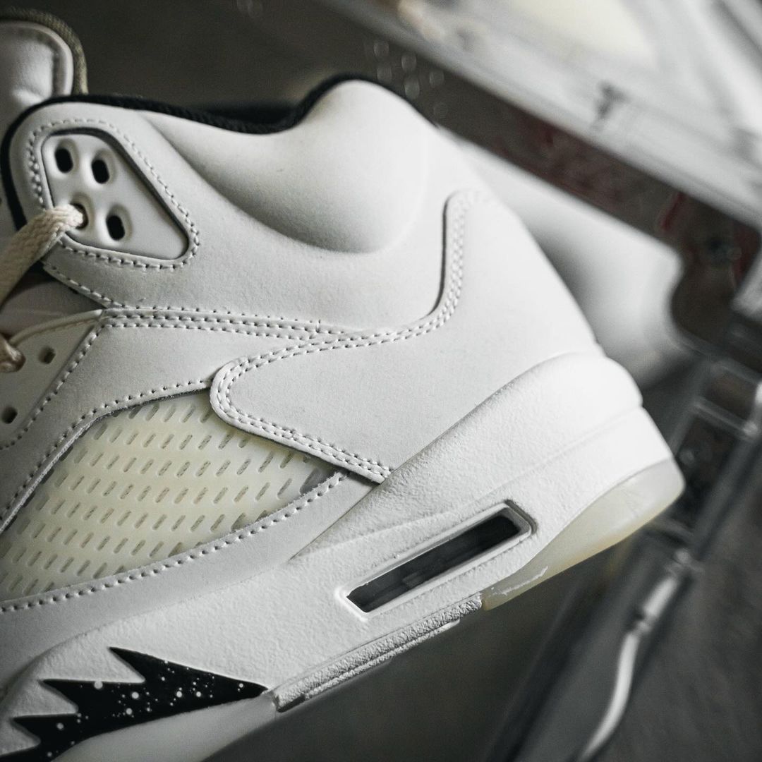 【2024年 8/10 発売】ナイキ エア ジョーダン 5 レトロ “ホワイト/ブラック” (NIKE AIR JORDAN 5 RETRO “White/Black”) [DD0587-110]