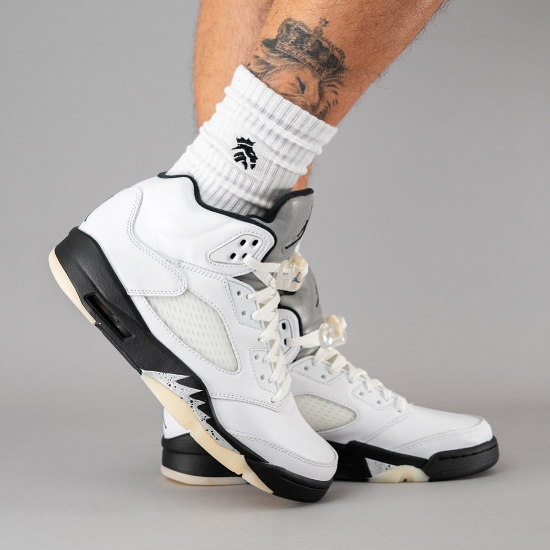 【2024年 8/10 発売】ナイキ エア ジョーダン 5 レトロ “ホワイト/ブラック” (NIKE AIR JORDAN 5 RETRO “White/Black”) [DD0587-110]