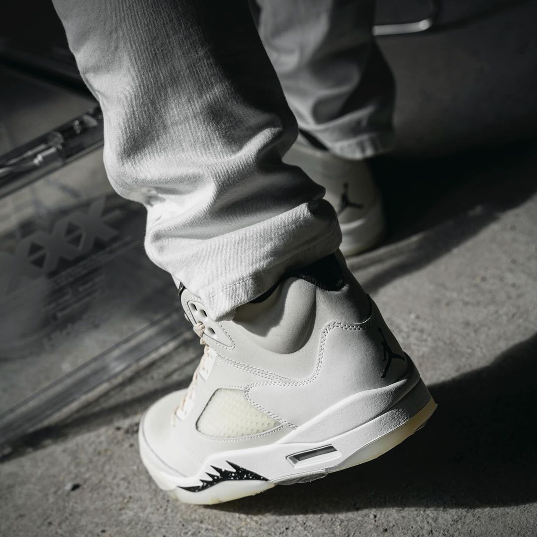 【2024年 8/10 発売】ナイキ エア ジョーダン 5 レトロ “ホワイト/ブラック” (NIKE AIR JORDAN 5 RETRO “White/Black”) [DD0587-110]