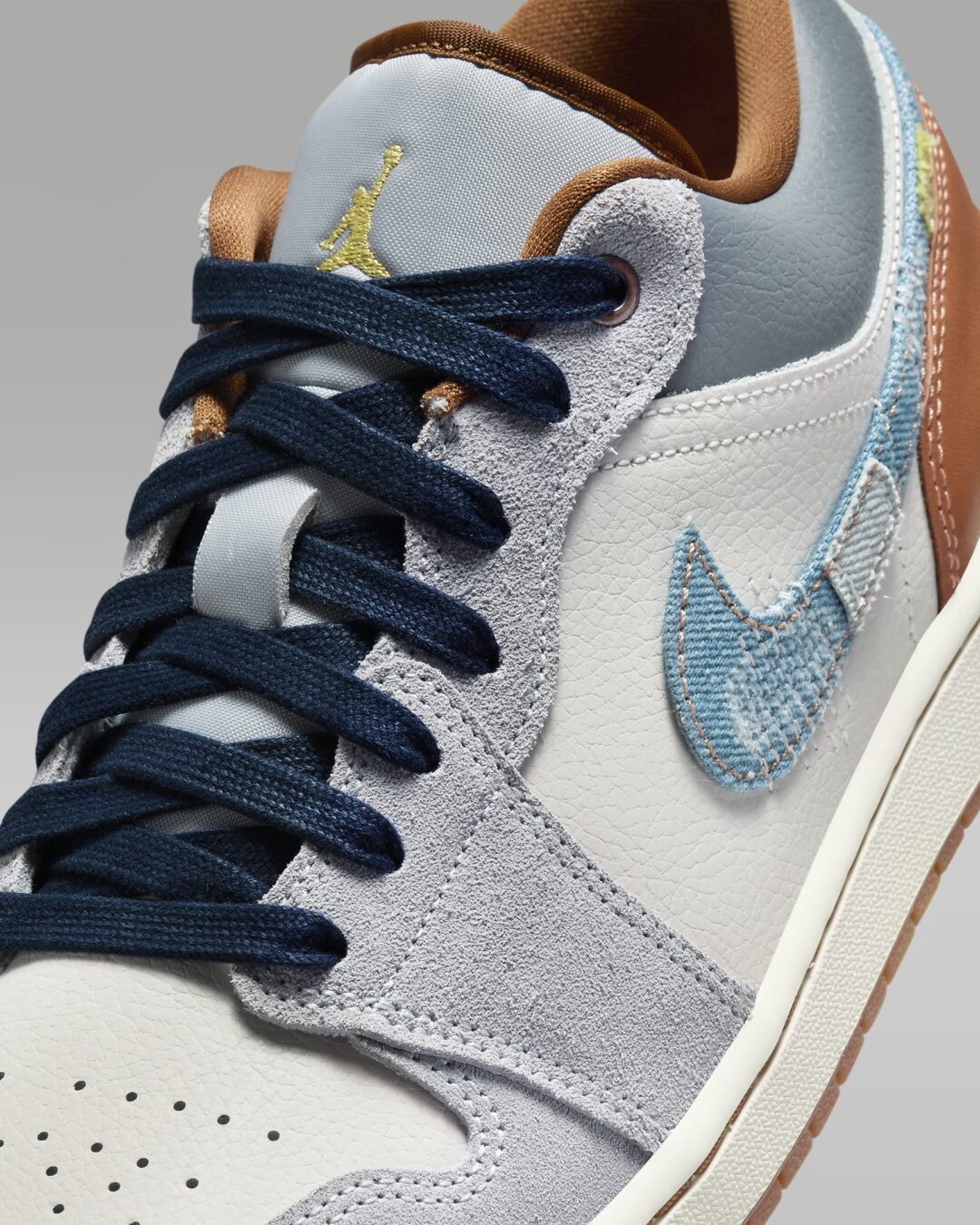 【2024年 2/9 発売】ナイキ エア ジョーダン 1 ロー SE “デニムスウッシュ/ファントム/スターブルー” (NIKE AIR JORDAN 1 LOW SE “Denim Swoosh/Phantom/Star Blue”) [FZ5042-041]